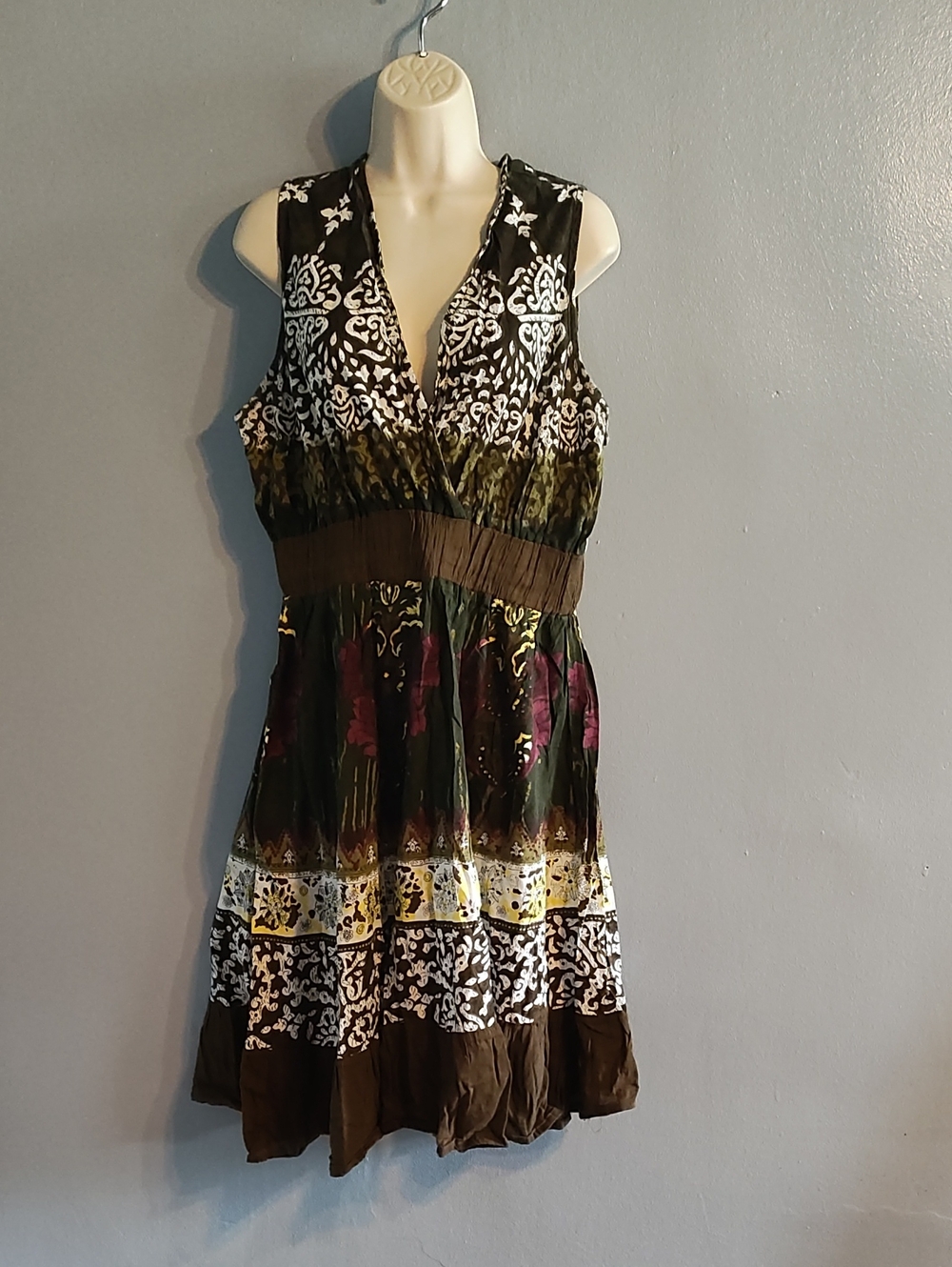 J Gee Sleeveless Mixed Print V-Neck Dress in Olive, Burgundy,White,Yellow &Brown